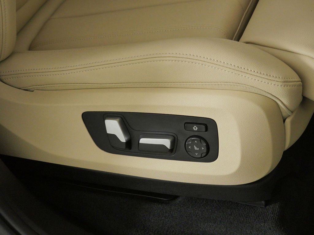 Thumbnail: 2021 BMW X5 - 22