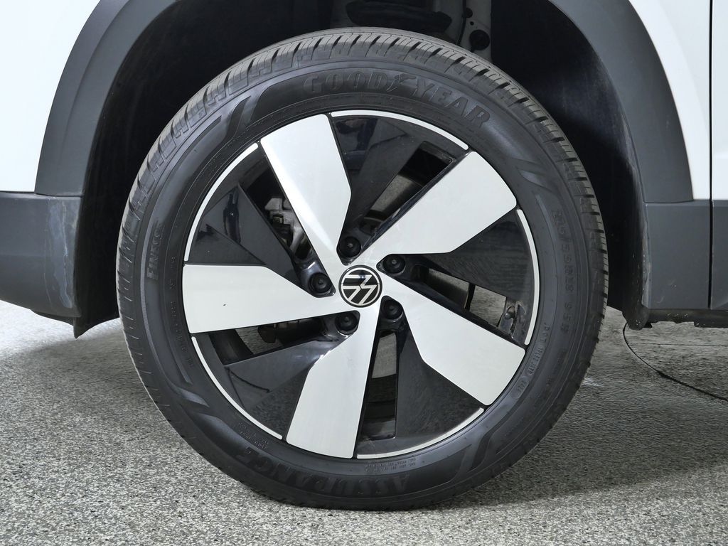 Thumbnail: 2024 Volkswagen Taos - 18