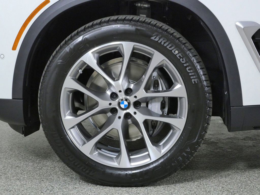 Thumbnail: 2026 BMW X5 - 16