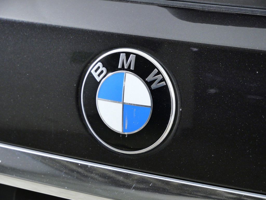 Thumbnail: 2021 BMW X7 - 12