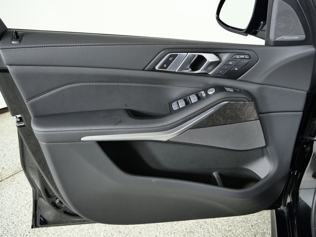 Thumbnail: 2025 BMW X7 - 41