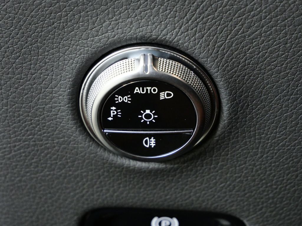 Thumbnail: 2024 Mercedes-Benz GLC - 40