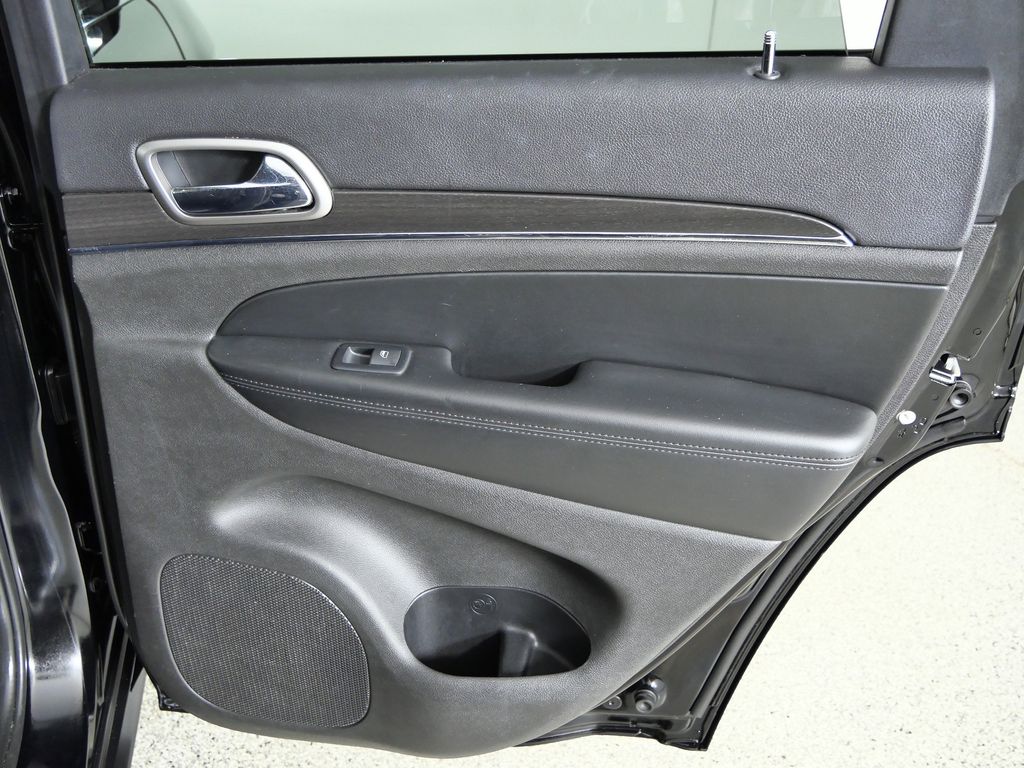 Thumbnail: 2018 Jeep Grand Cherokee - 25