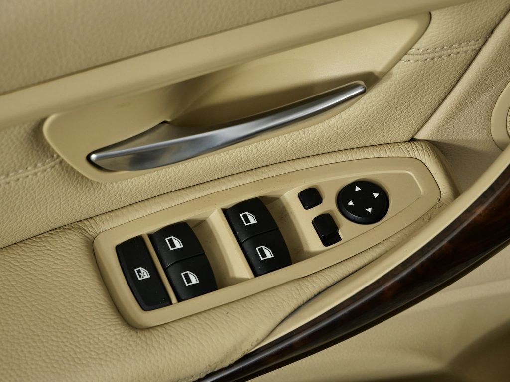 Thumbnail: 2015 BMW 3 Series - 35