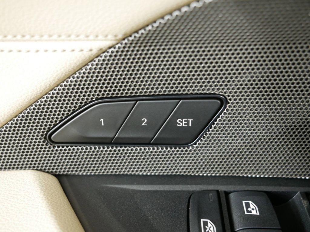 Thumbnail: 2025 BMW i4 - 35