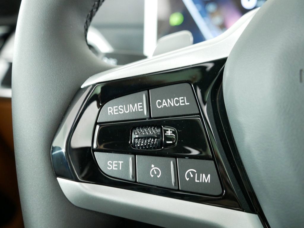 Thumbnail: 2025 BMW 4 Series - 38