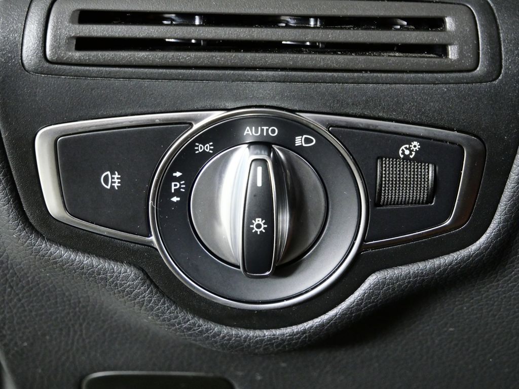 Thumbnail: 2021 Mercedes-Benz GLC - 39