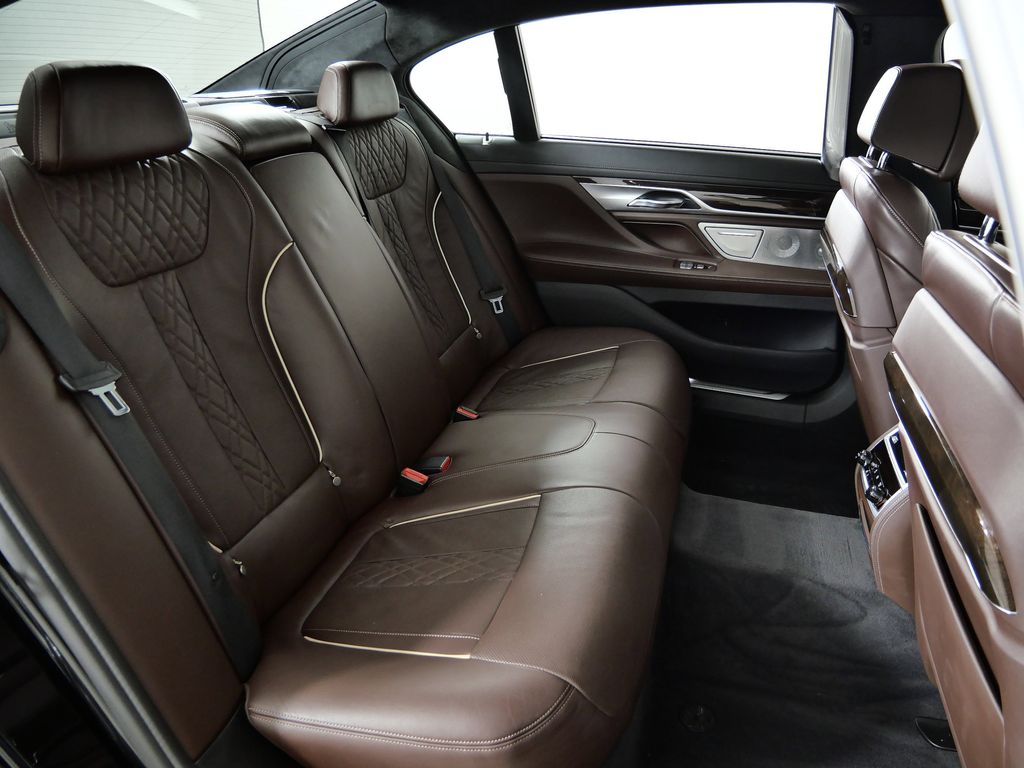 Thumbnail: 2016 BMW 7 Series - 27