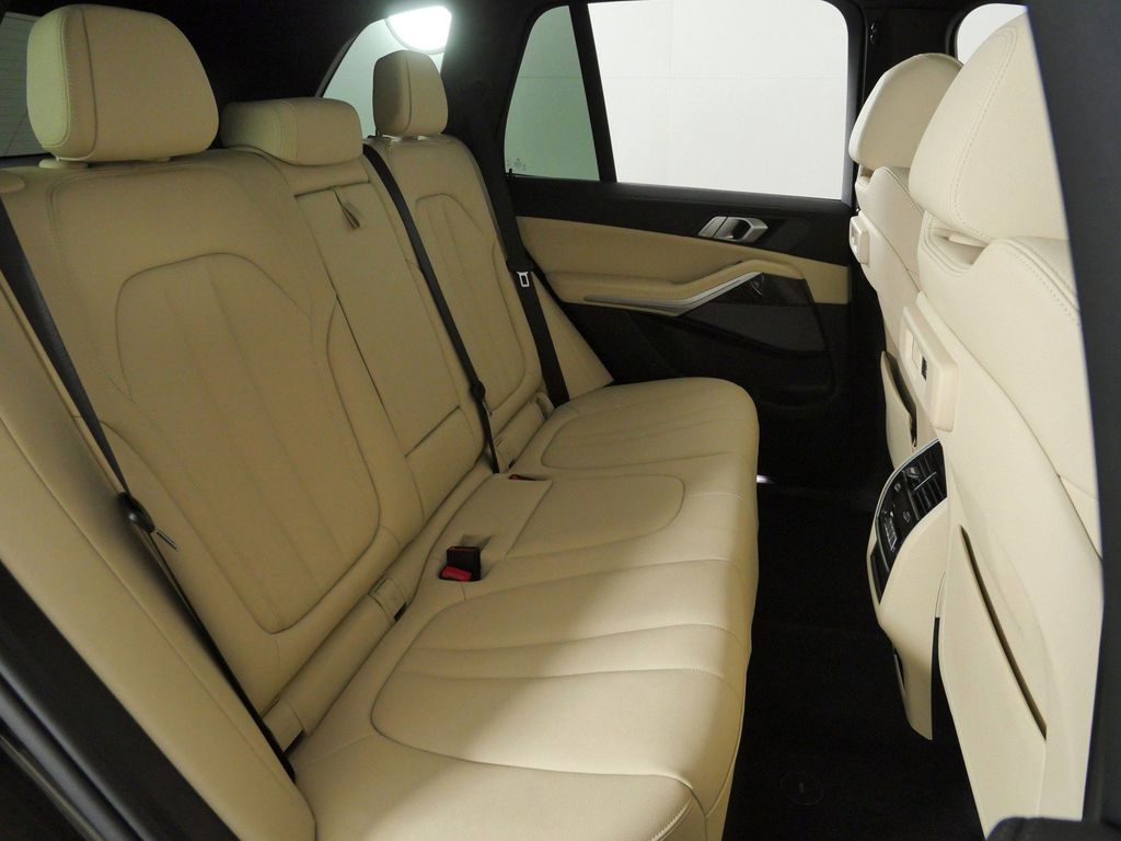 Thumbnail: 2021 BMW X5 - 26