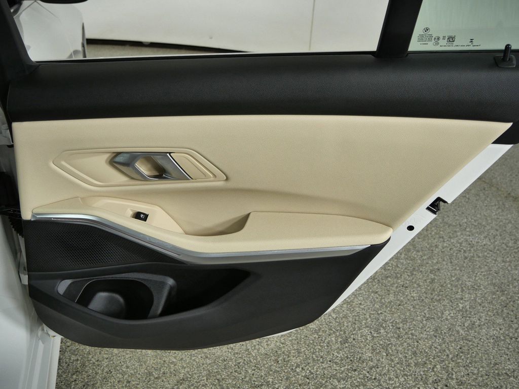 Thumbnail: 2025 BMW 3 Series - 28
