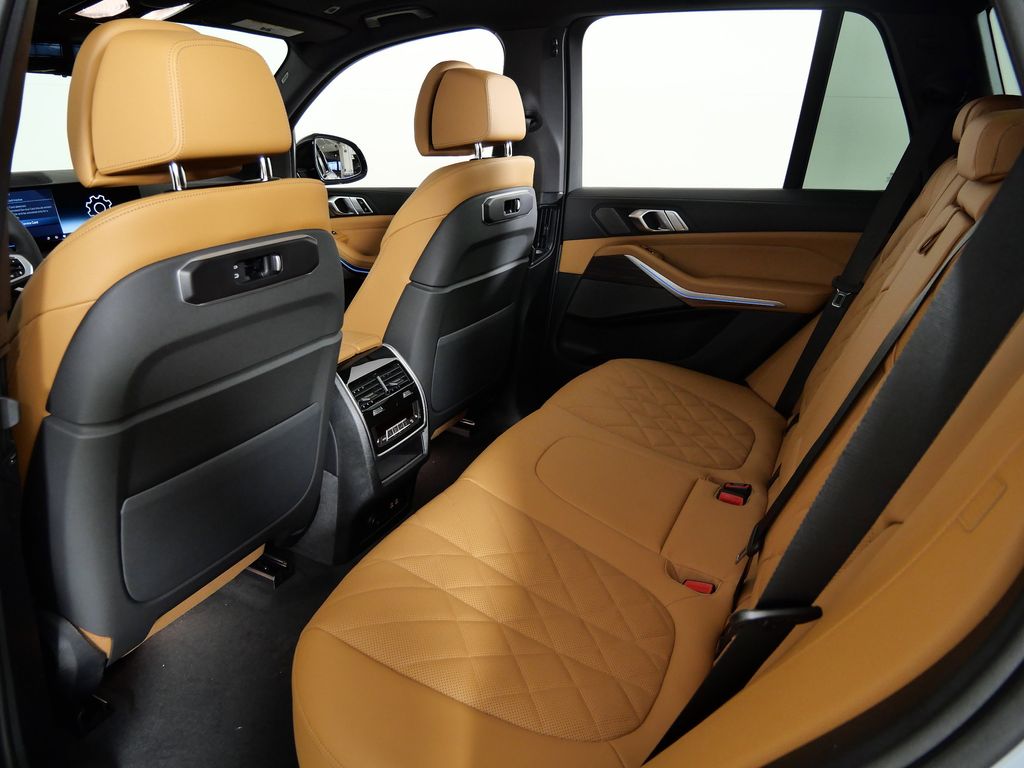 Thumbnail: 2026 BMW X5 - 32