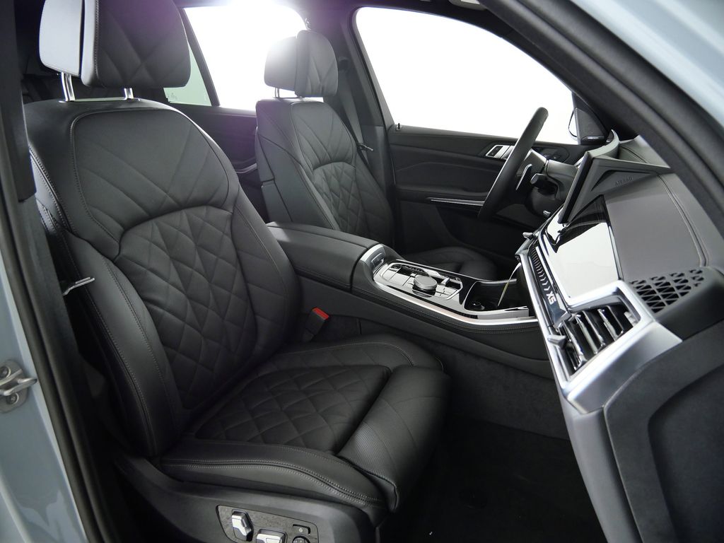 Thumbnail: 2026 BMW X5 - 21