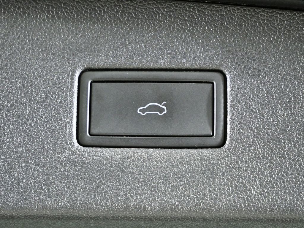 Thumbnail: 2021 Volkswagen Tiguan - 29