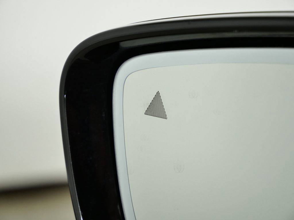 Thumbnail: 2026 BMW 8 Series - 39