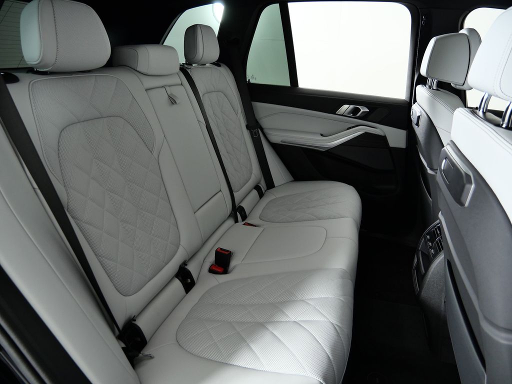 Thumbnail: 2024 BMW X5 - 32