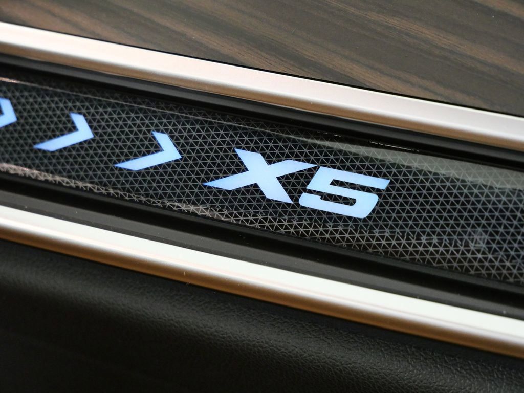 Thumbnail: 2026 BMW X5 - 26