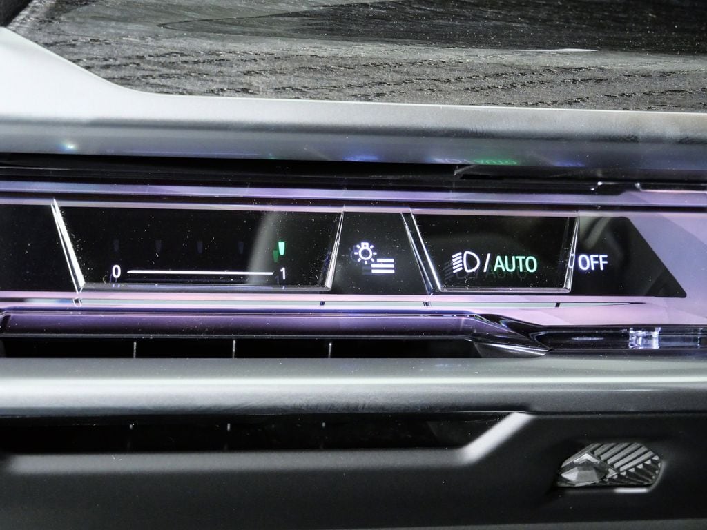 Thumbnail: 2025 BMW 7 Series - 38