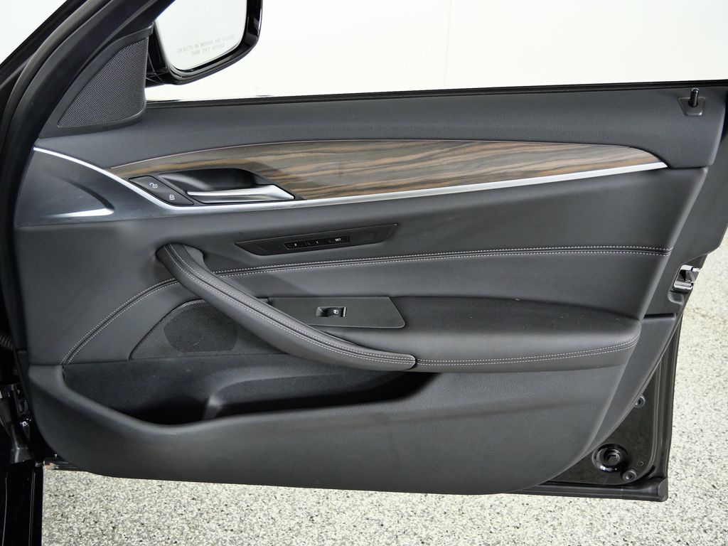 Thumbnail: 2023 BMW 5 Series - 23