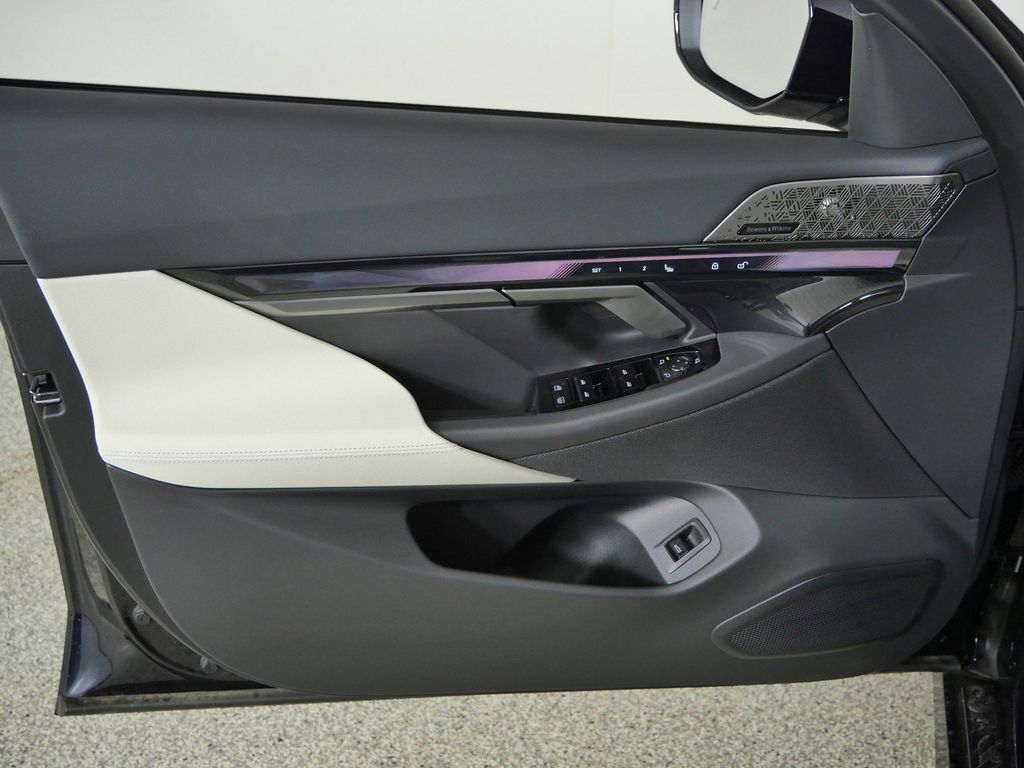 Thumbnail: 2027 BMW 5 Series - 33