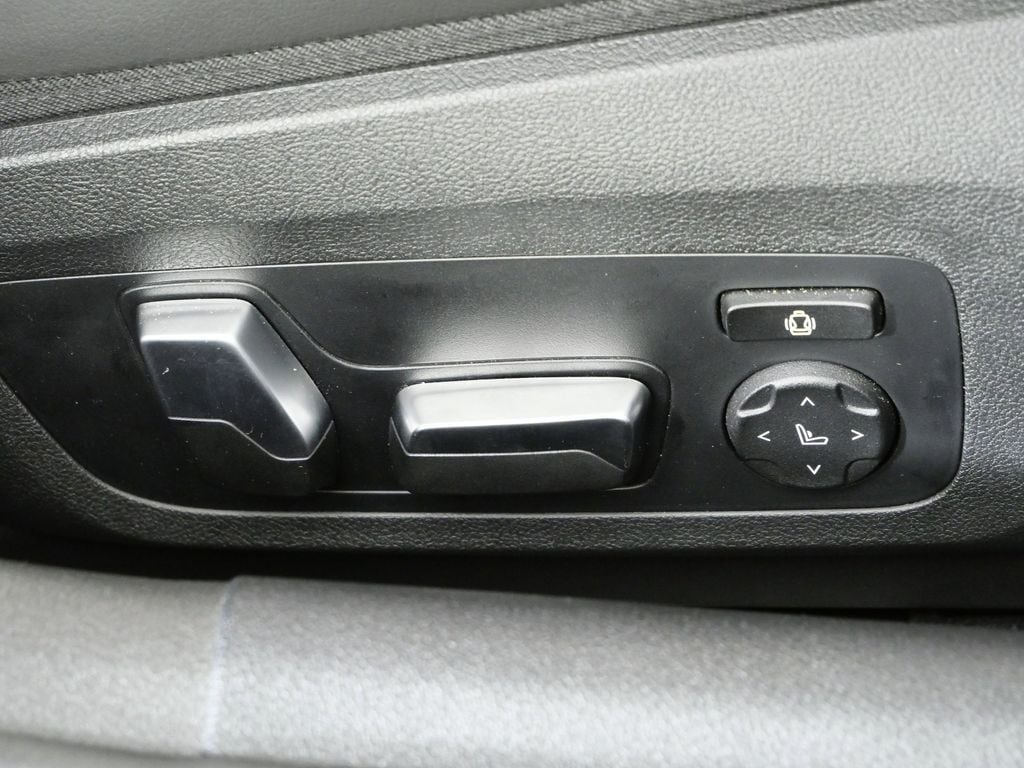 Thumbnail: 2025 BMW M8 - 22