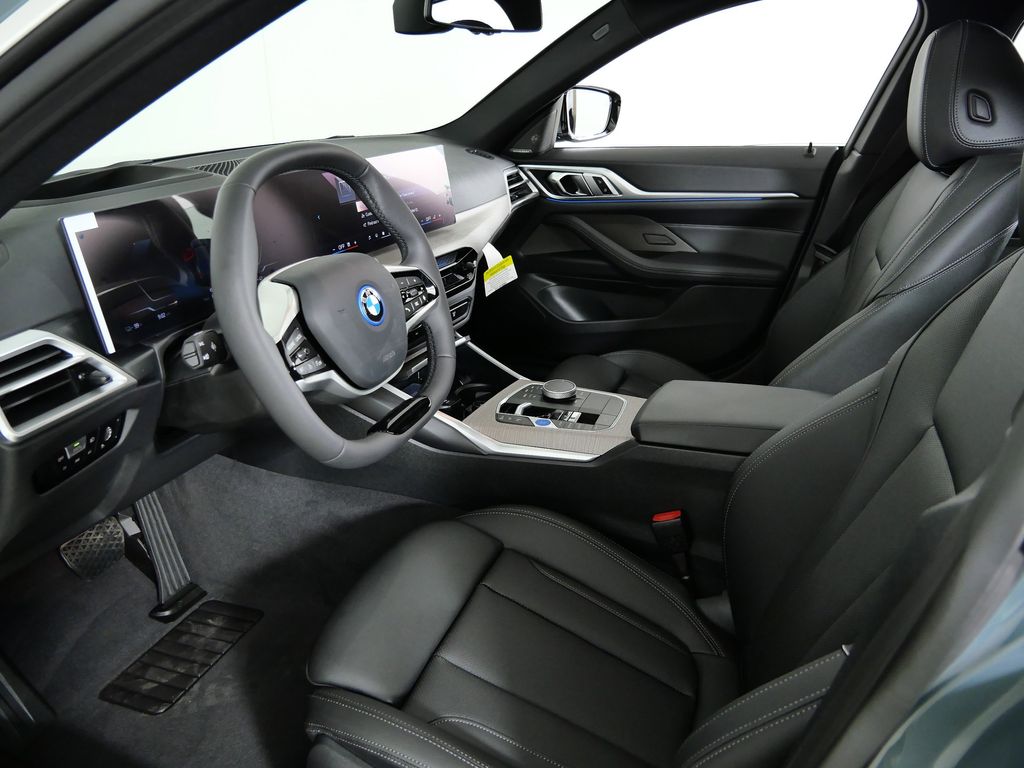 Thumbnail: 2026 BMW i4 - 33