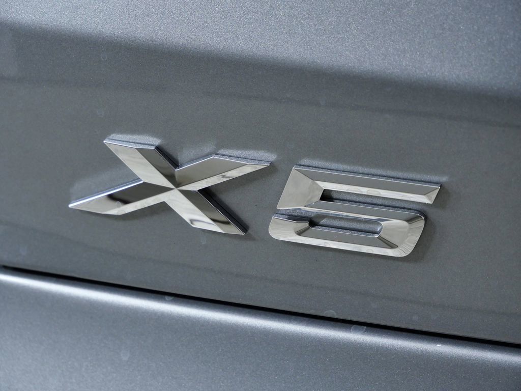 Thumbnail: 2026 BMW X5 - 15