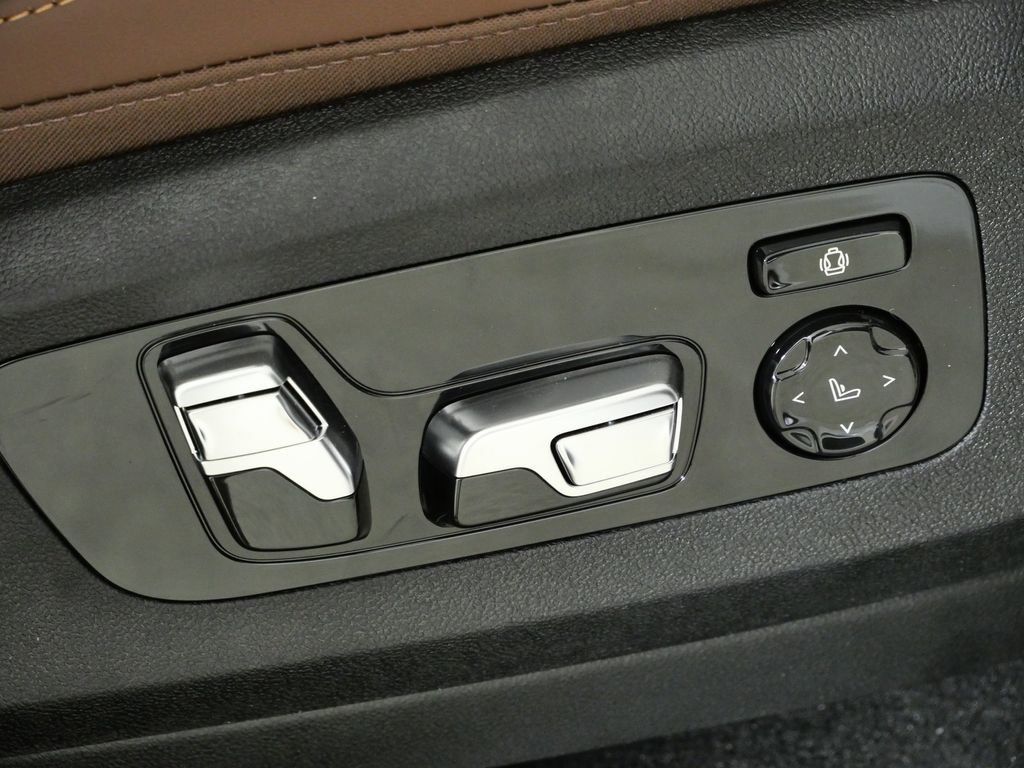 Thumbnail: 2026 BMW X7 - 24