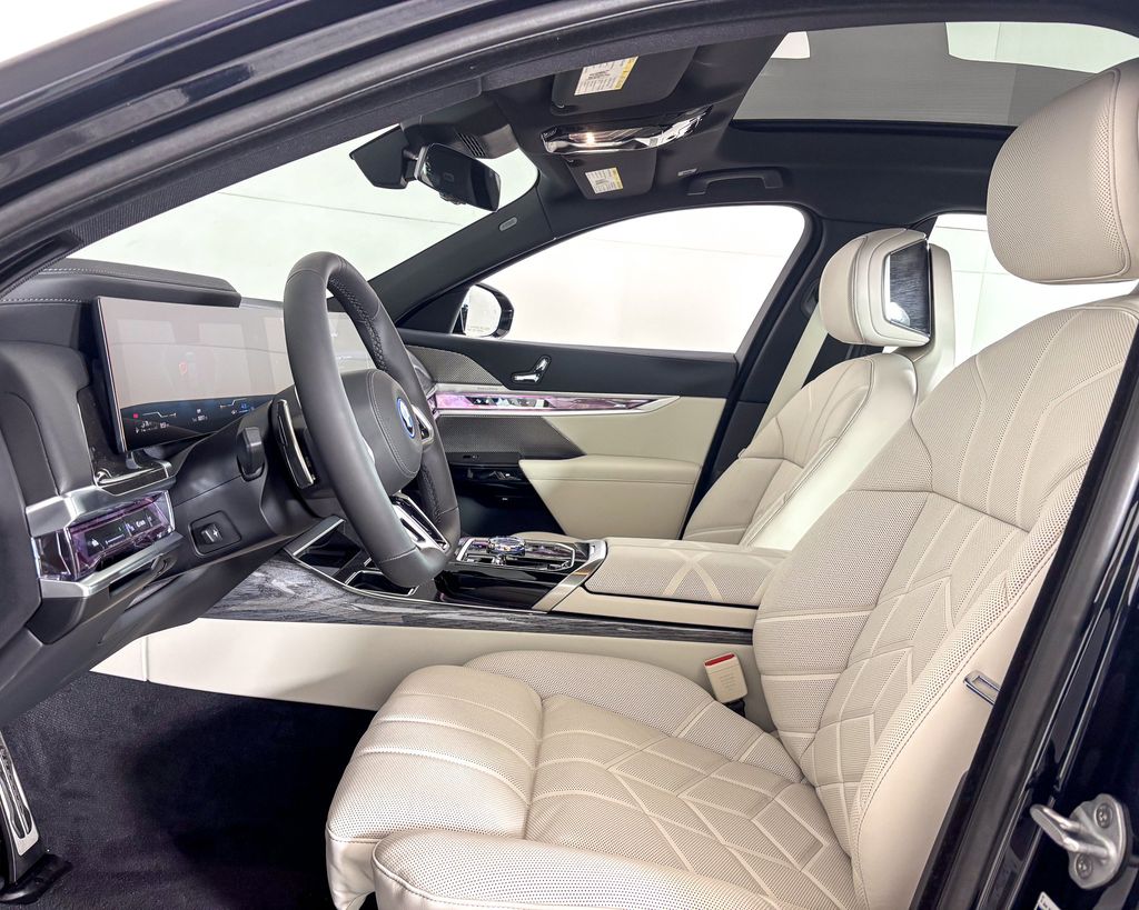 Thumbnail: 2025 BMW 7 Series - 30