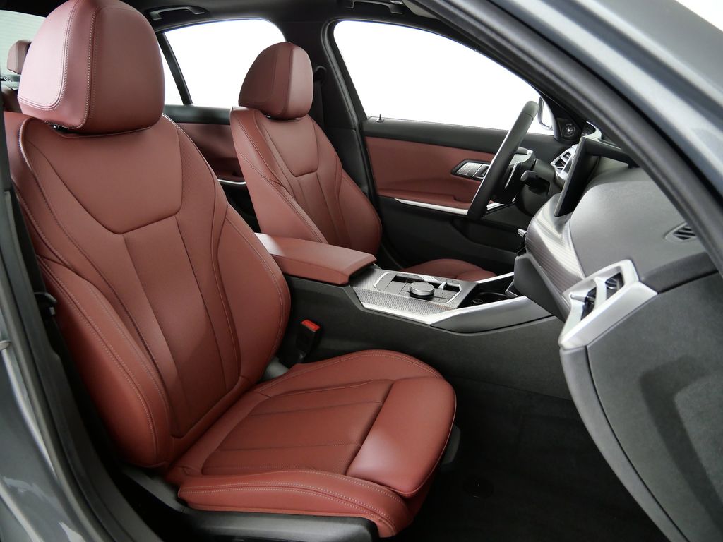 Thumbnail: 2025 BMW 3 Series - 26