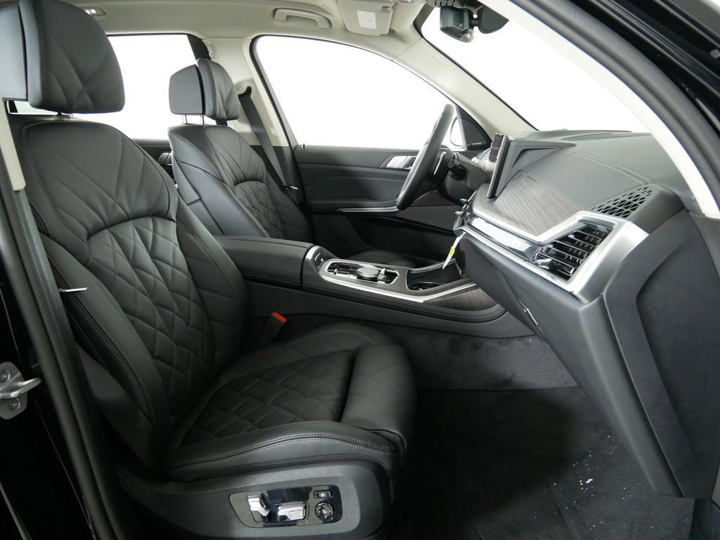 Thumbnail: 2026 BMW X7 - 25