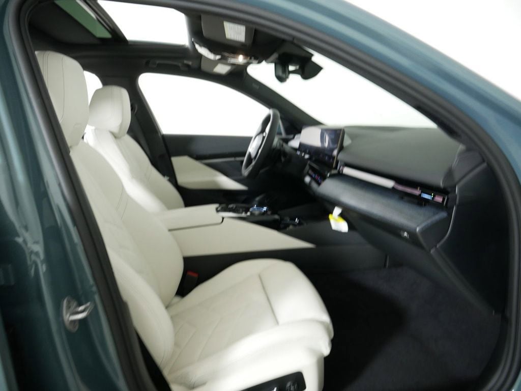 Thumbnail: 2025 BMW 5 Series - 22