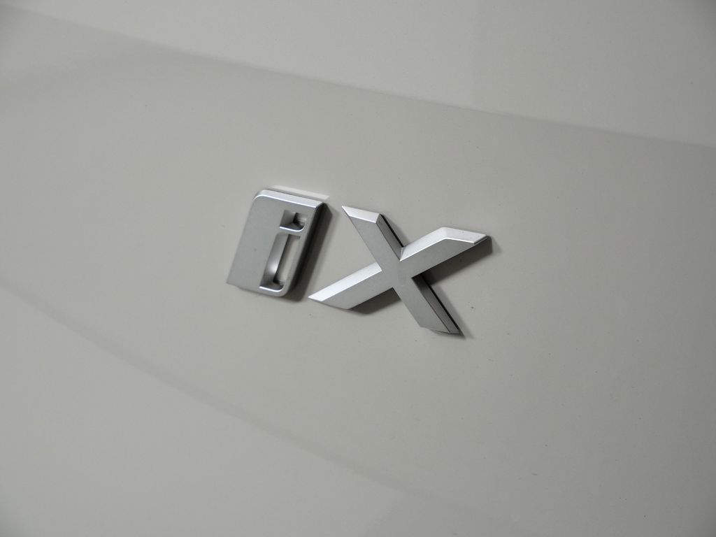 Thumbnail: 2026 BMW iX - 13