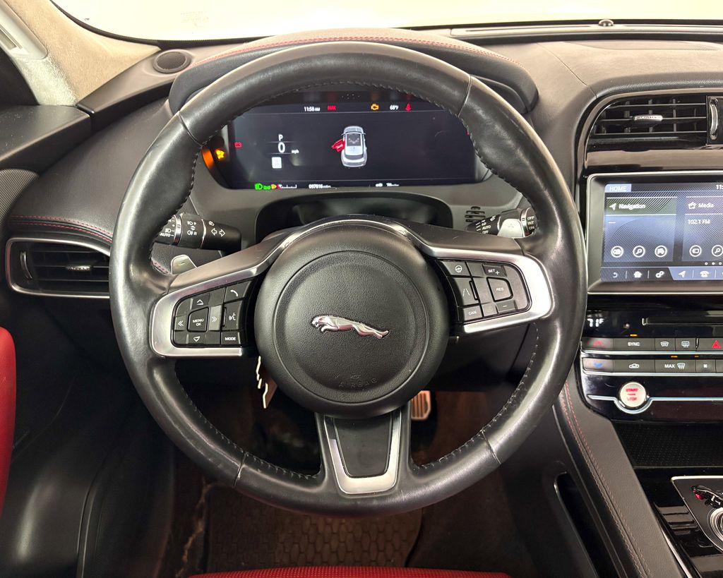 Thumbnail: 2020 Jaguar F-Pace - 8