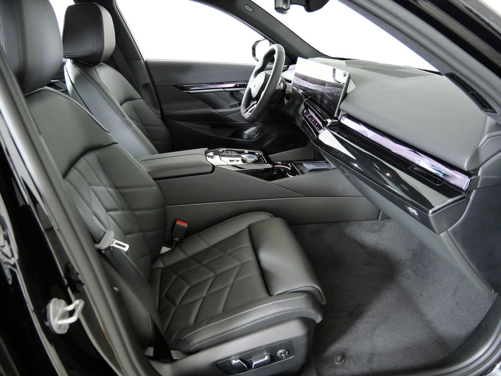 Thumbnail: 2026 BMW 5 Series - 21