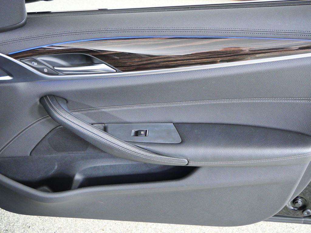 Thumbnail: 2017 BMW 5 Series - 21