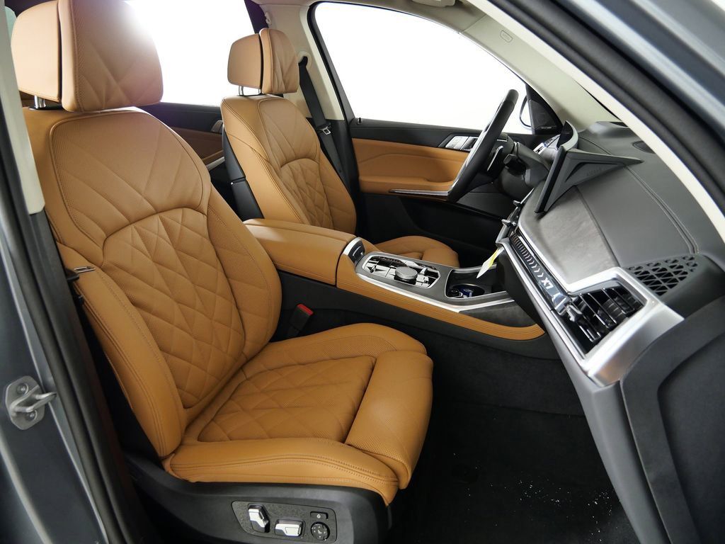 Thumbnail: 2026 BMW X7 - 23