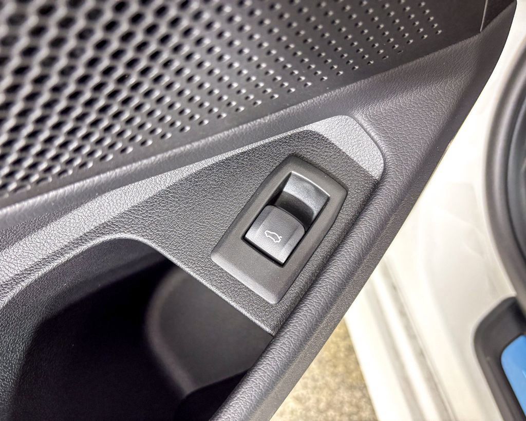 Thumbnail: 2025 BMW 3 Series - 35