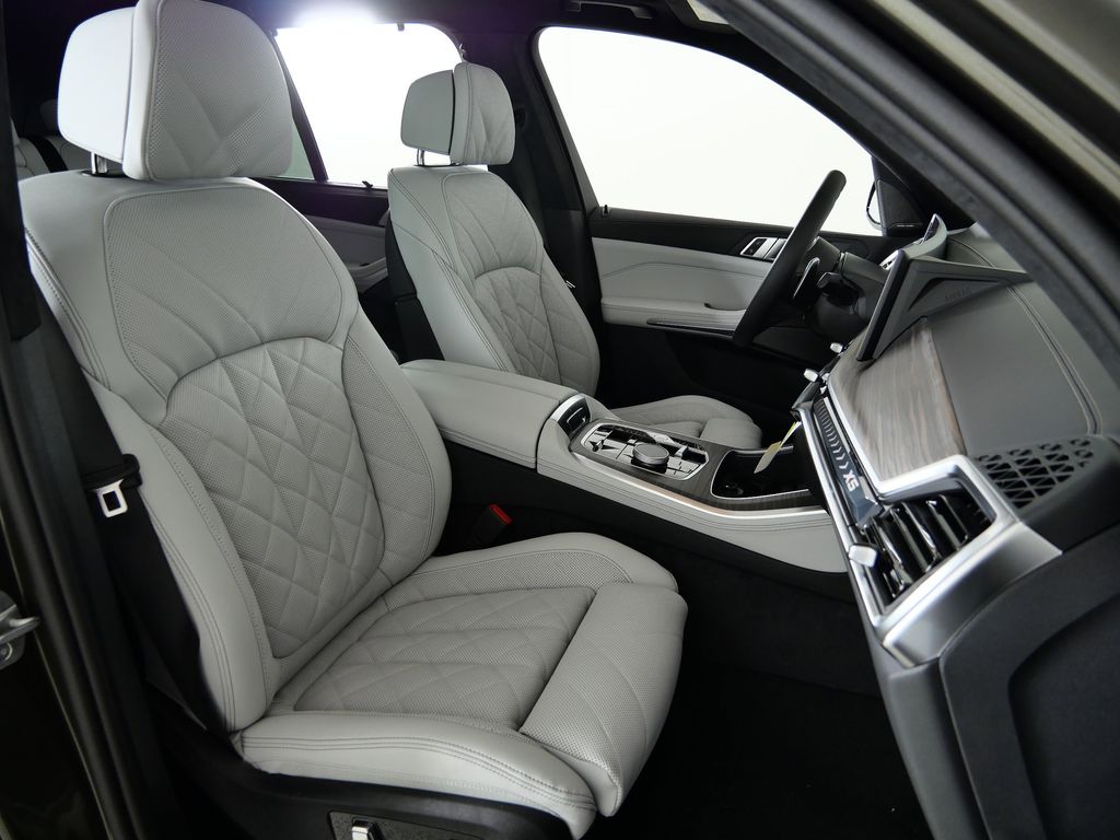 Thumbnail: 2026 BMW X5 - 21