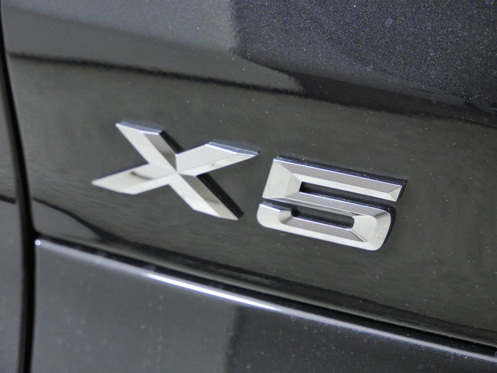 Thumbnail: 2026 BMW X5 - 13