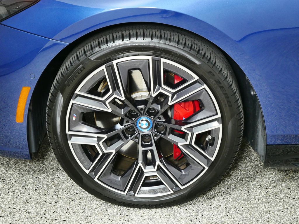 Thumbnail: 2024 BMW i5 - 22