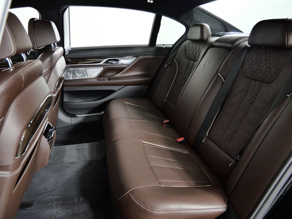 Thumbnail: 2016 BMW 7 Series - 32