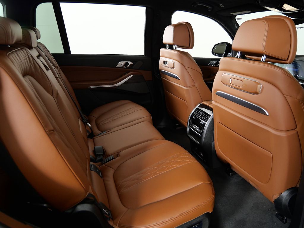 Thumbnail: 2026 BMW X7 - 26