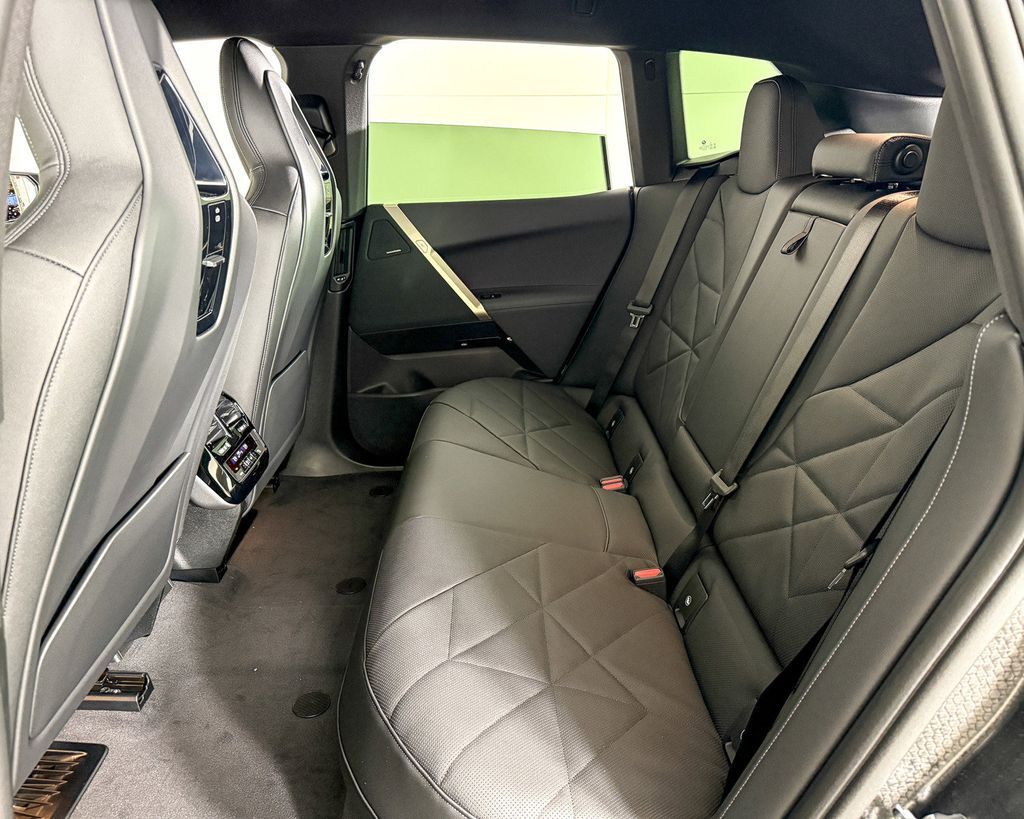 2025 BMW iX xDrive50 29