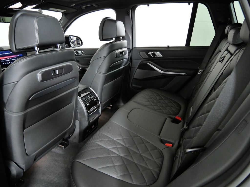 Thumbnail: 2026 BMW X5 - 32