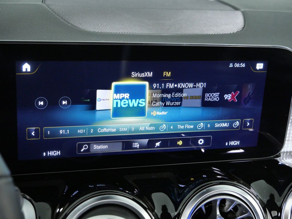 Thumbnail: 2022 Mercedes-Benz EQB - 43