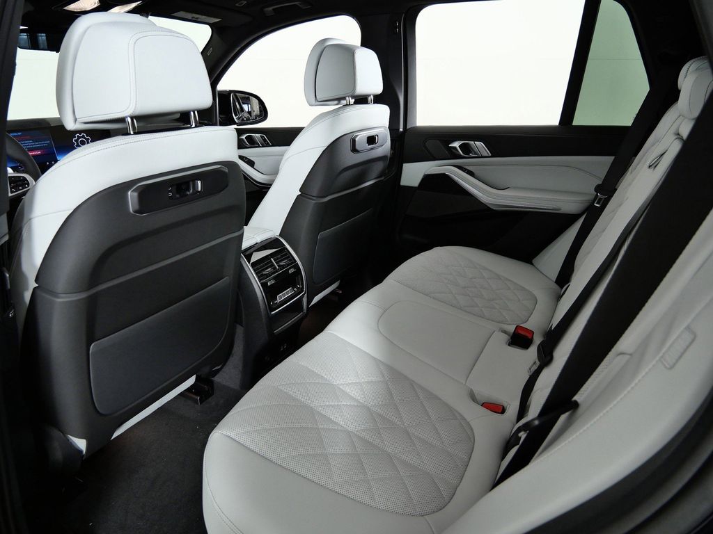 Thumbnail: 2026 BMW X5 - 32