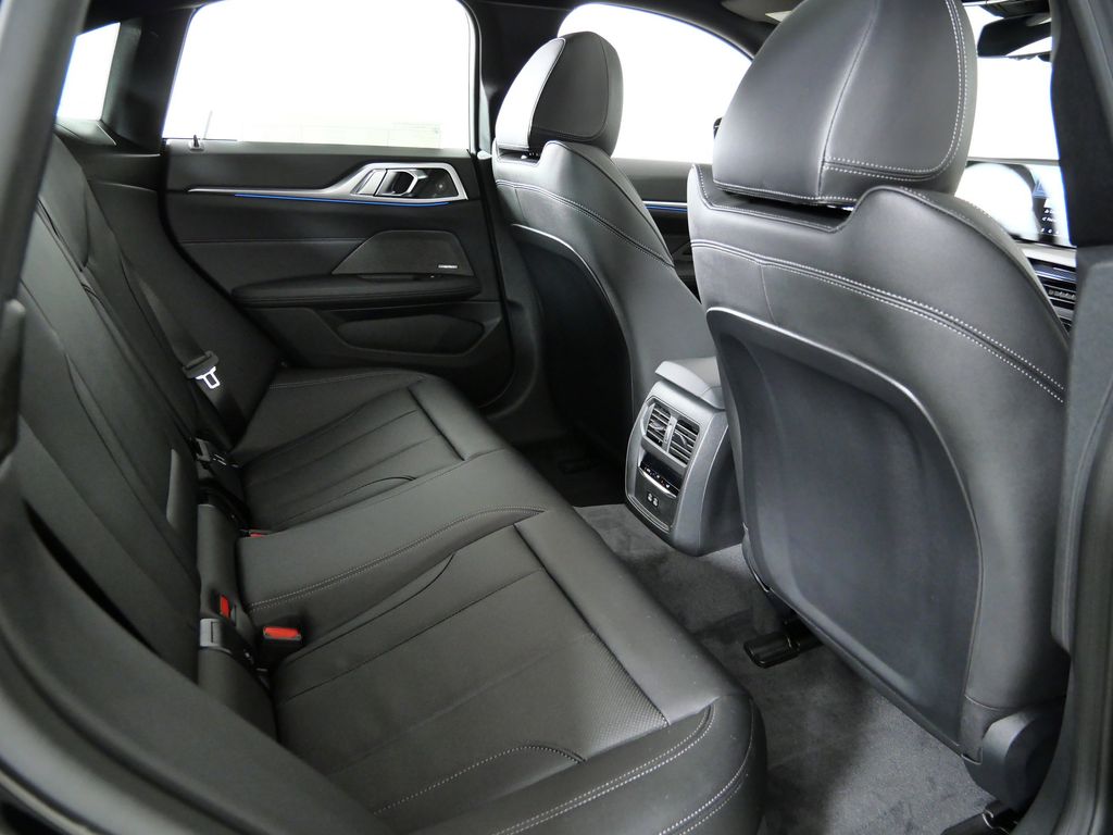 Thumbnail: 2026 BMW i4 - 25