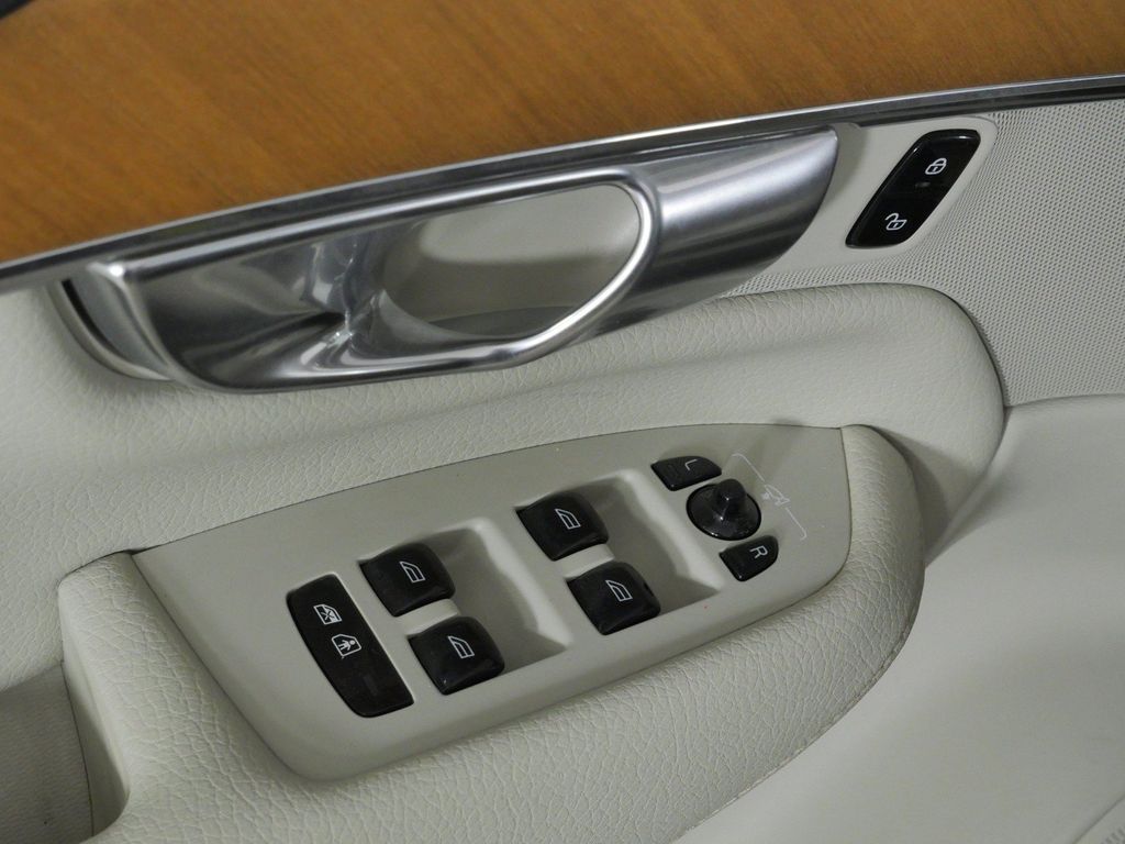 Thumbnail: 2022 Volvo XC90 - 34