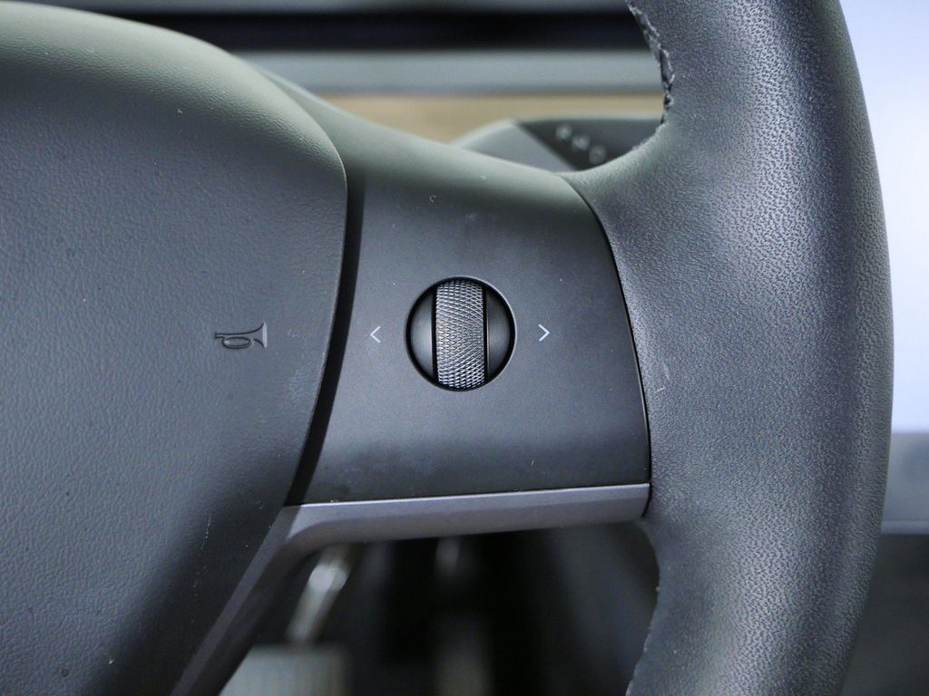 Thumbnail: 2025 Tesla Model Y - 41