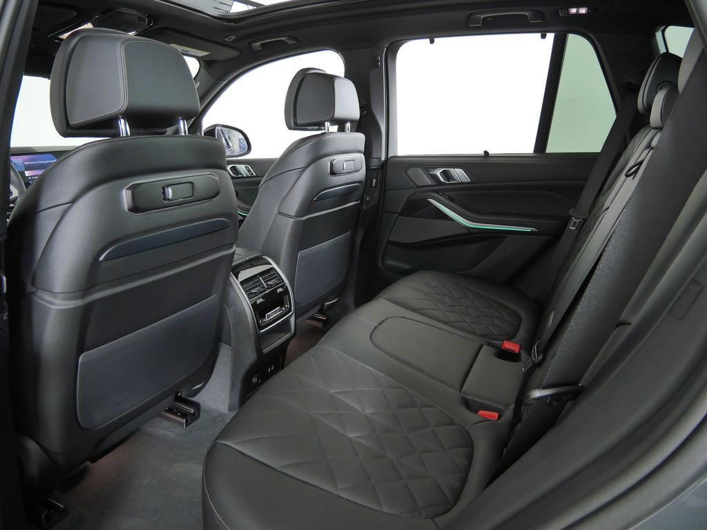 Thumbnail: 2026 BMW X5 - 32